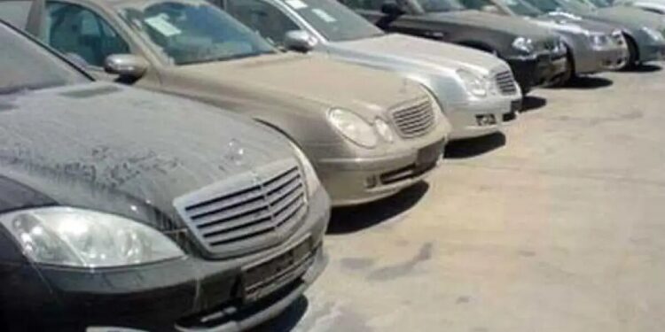 سفارت قزاقستان خودروهای وارداتی را مرجوع نکند، حراج می‌کنیم