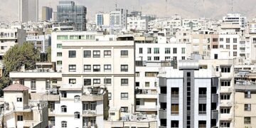افزایش ۱۱ برابری قیمت دلاری مسکن/ ۵ هزار دلار برای خرید خانه در مرکز تهران/خرید یک واحد ۱۰۰ متری به ۱۷۷ سال پس‌انداز نیاز دارد