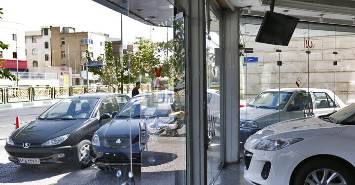 بازار خودرو آچمز شد/ آخرین قیمت سمند، کوییک، تارا، ساینا و دنا + جدول