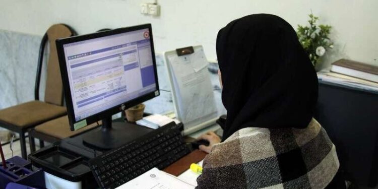 بازنشستگی اجباری این کارکنان/ وزارت اقتصاد دستور داد