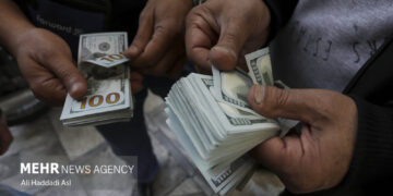قیمت جدید دلار، یورو و سایر ارزها ۱۰ مهر ۱۴۰۴/ تکان سه هزار تومانی در بازار ثبت شد