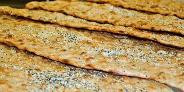 روزنامه دولت: سالانه ۲ میلیون تن نان هدر می رود/ راه بهبود کیفیت، لغو قیمت گذاری دستوری است