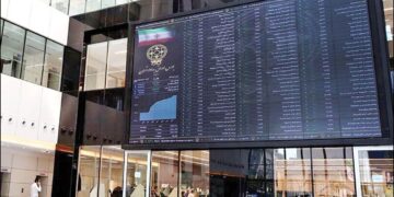 شاخص بورس ۱۰۲ هزار واحد عقب کشید