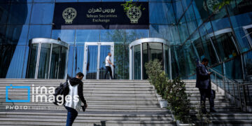 شاخص کل بورس ۴۳ هزار واحد رشد کرد