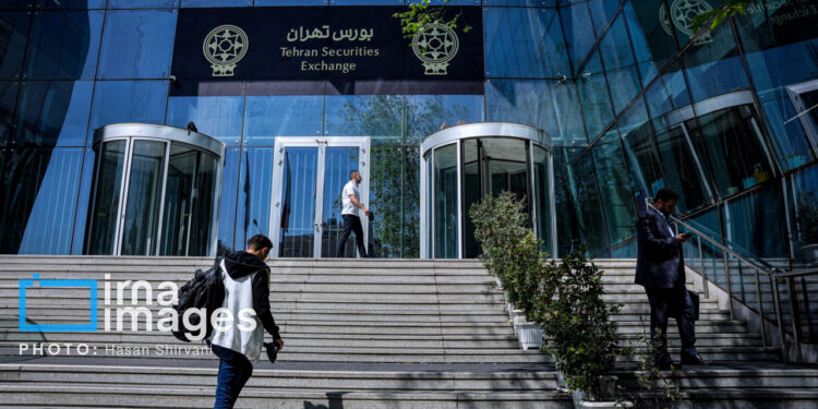 شاخص کل بورس ۴۳ هزار واحد رشد کرد