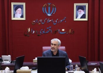 کارکرد صندوق های ارزی مشابه «صندوق درآمد ثابت» است/ تفکیک مولدسازی از خصوصی سازی