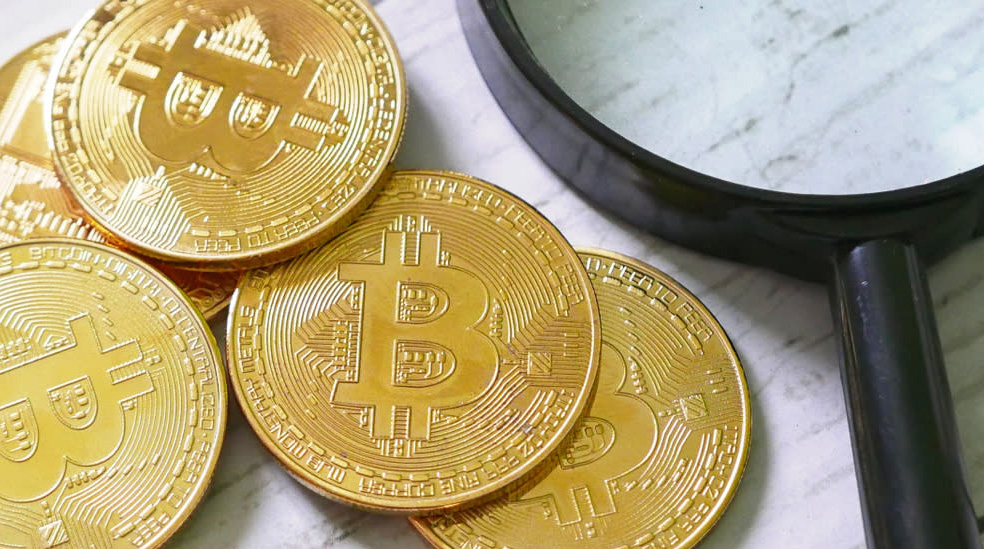 پیش بینی عملکرد بورس و بیت کوین